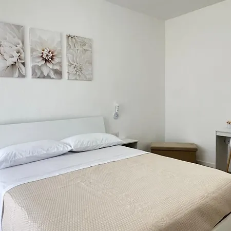 Lou's Apartman Brattirò