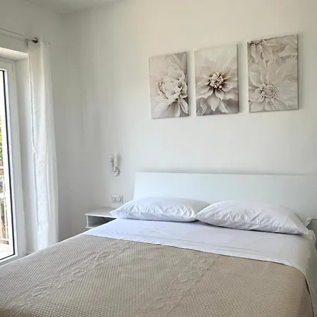 Lou's Apartman Brattirò