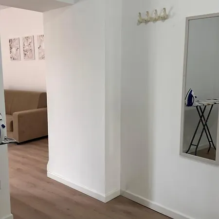 Lou's Brattirò